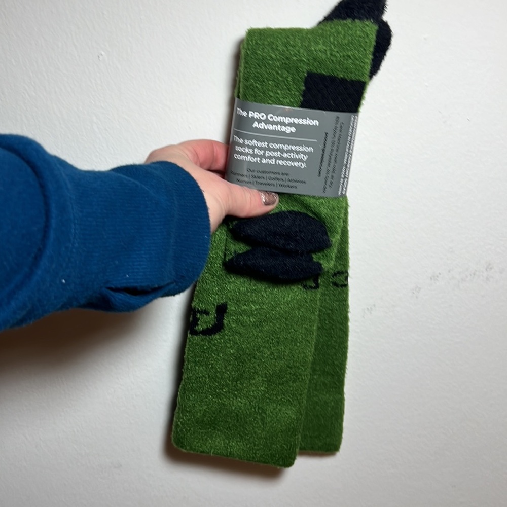 New Pro Compression Ultra-Soft Compression Socks - Picture 2 of 3